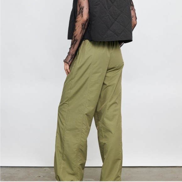 Elastic Drawstring Waist and Bottom Detail - Picture 3 of 6